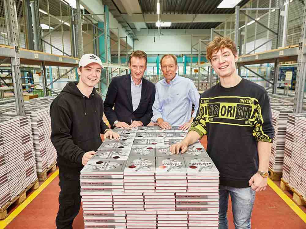 »Die Lochis« signieren 4.000 Bücher in der VVA Gütersloh