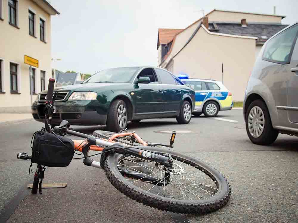Polizei Gütersloh: 72-jährige E-Bike Fahrerin schwer verletzt