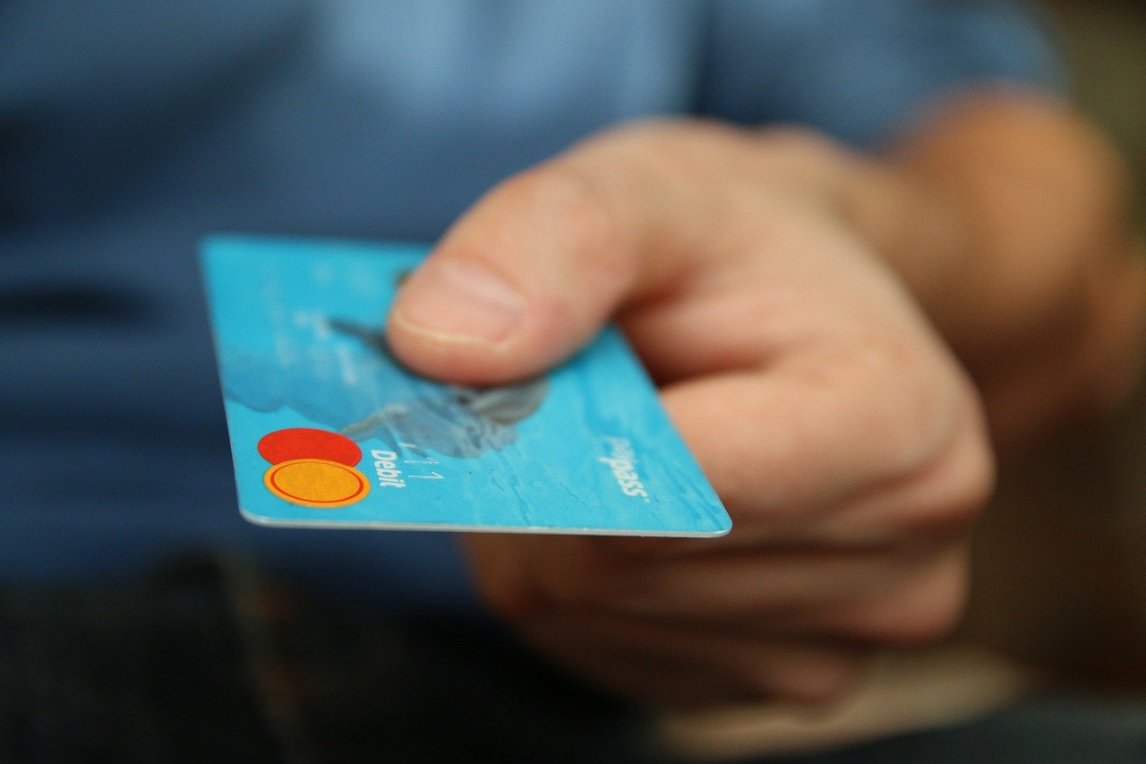 Direktbezahlung mit Giro- und Kreditkarten an Ladesäulen ermöglichen