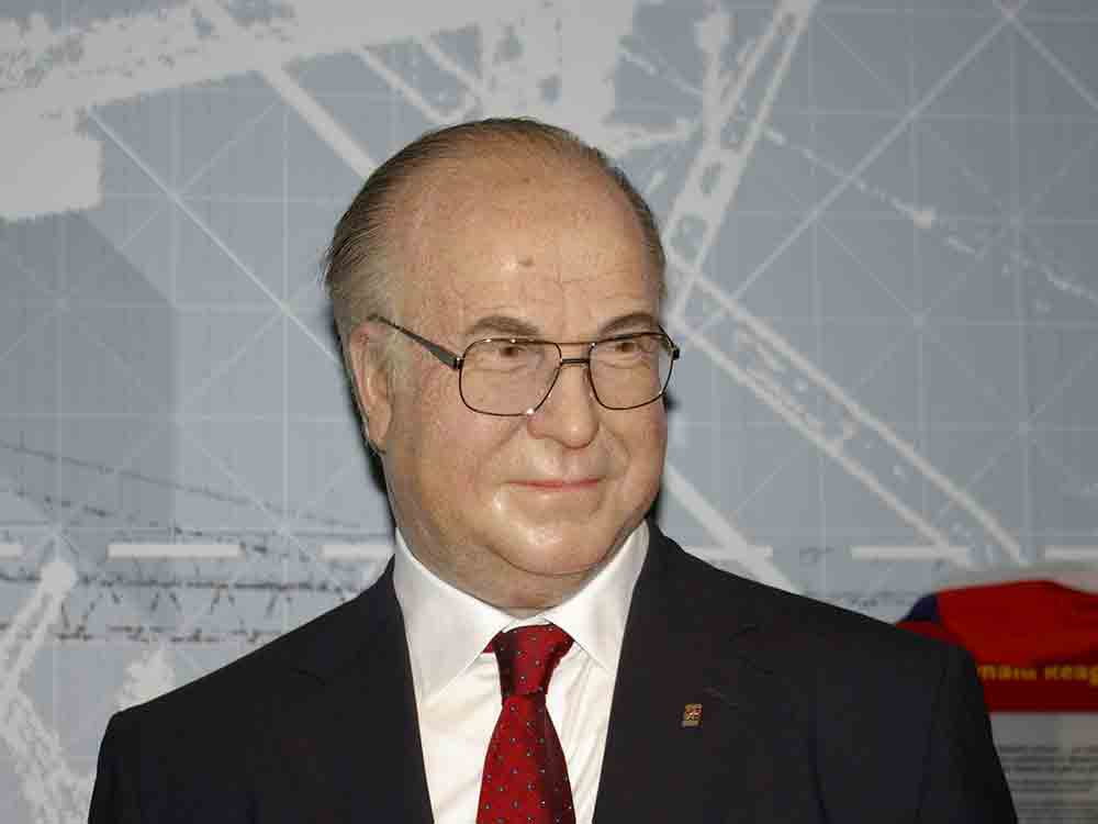 Errichtung einer »Bundeskanzler-Helmut-Kohl-Stiftung« beschlossen