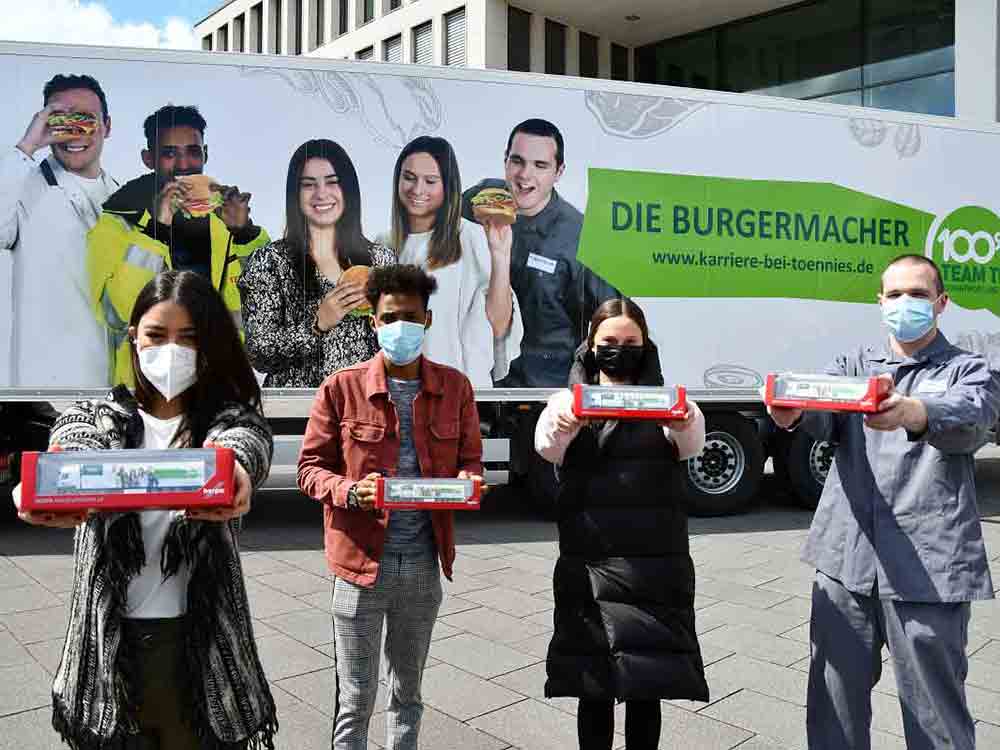 »Die Burgermacher« – Tönnies-Azubis zieren neue LKW des Unternehmens aus Rheda-Wiedenbrück