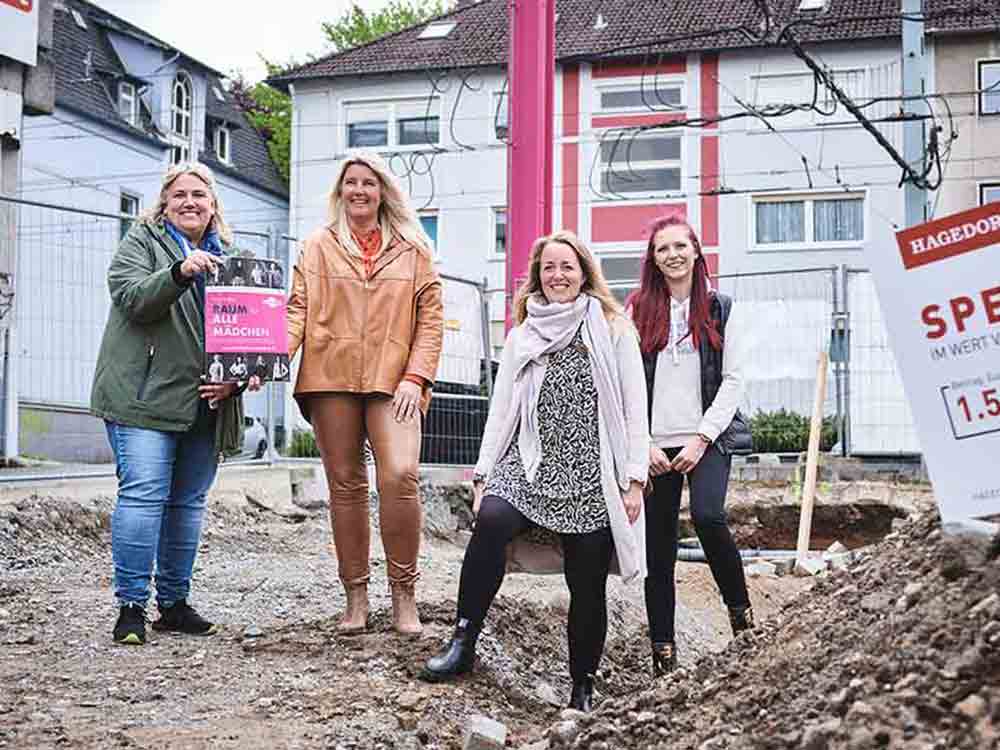 Einsatz für Frauen: Im Zuge der »Frau am Bau« Kampagne erhält Mädchenhaus Bielefeld 1.500 Euro