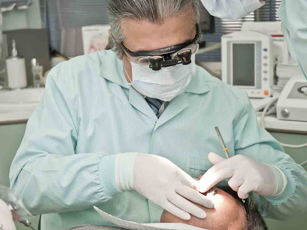 Zahnärztliche Körperschaften zum Tag der Pflege: Zahngesundheit von Pflegebedürftigen weiter verbessern!