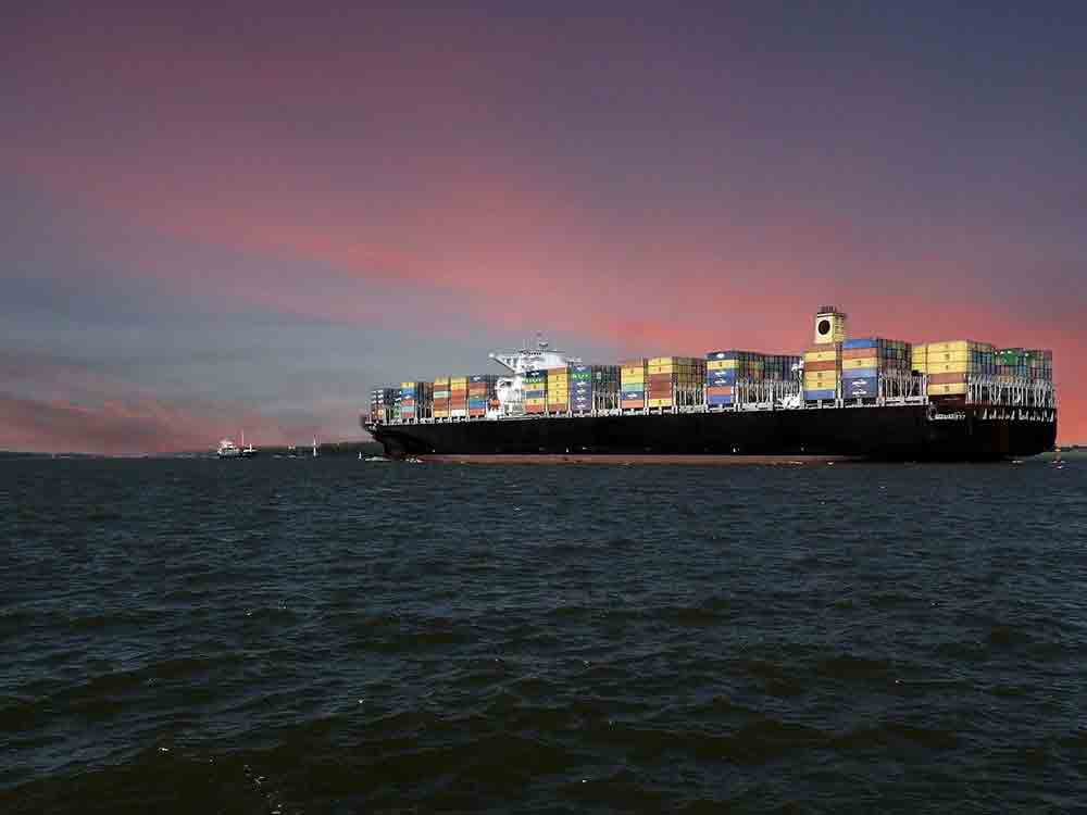 Untergang des Containerschiffes »X-Press Pearl« – es kommentiert Christian Bussau, Meeresbiologe von Greenpeace