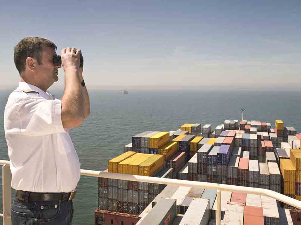 DHL bietet nachhaltige Schiffskraftstoffe auch für Komplettladungen
