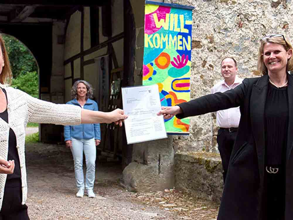 Kultur- und Begegnungsort Wasserschloss Reelkirchen startet dank Förderung durch