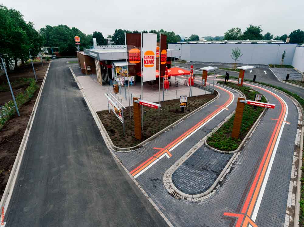 Deutschlandpremiere: das erste Burger-King-Restaurant mit zwei Drive-In-Spuren in Gütersloh