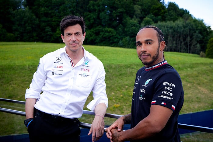 Mercedes und Lewis Hamilton einigen sich auf eine Vertragsverlängerung um zwei weitere Jahre