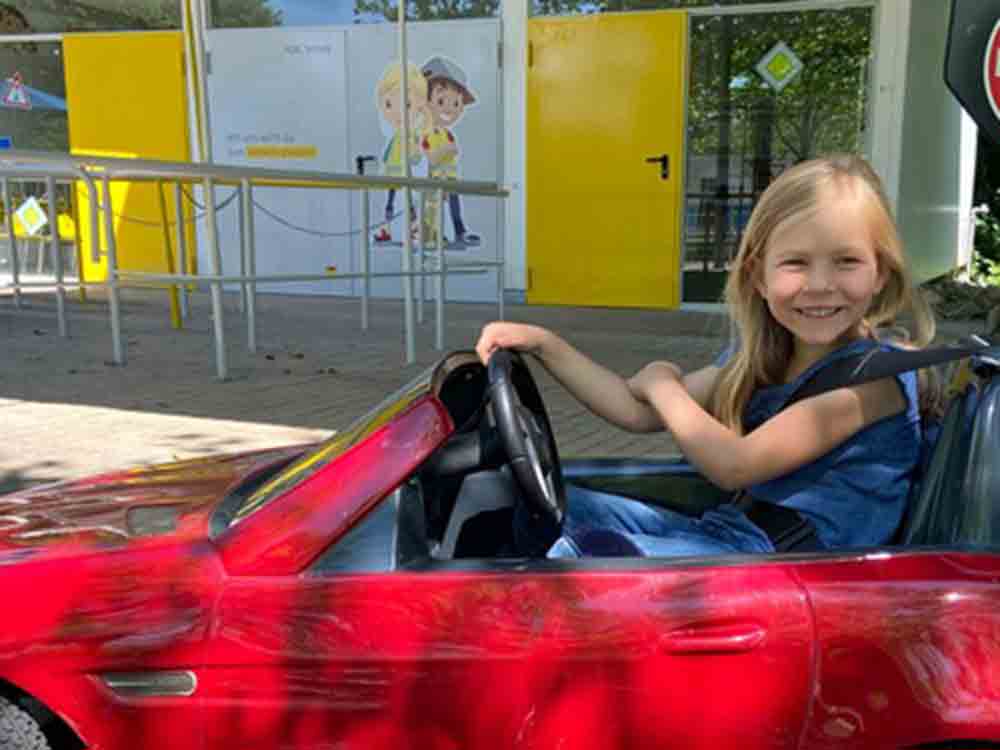 Neue Kooperation der ADAC-Stiftung: Spielend lernen in der Kinder-Verkehrsschule im Ravensburger Spieleland