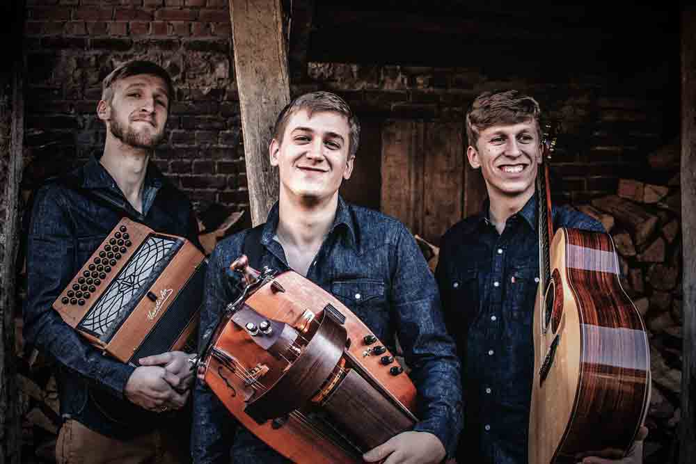 Moderner Folk aus Belgien – »Weltstadtmusik 2021« im Parkbad Gütersloh mit dem »Trio Dhoore«