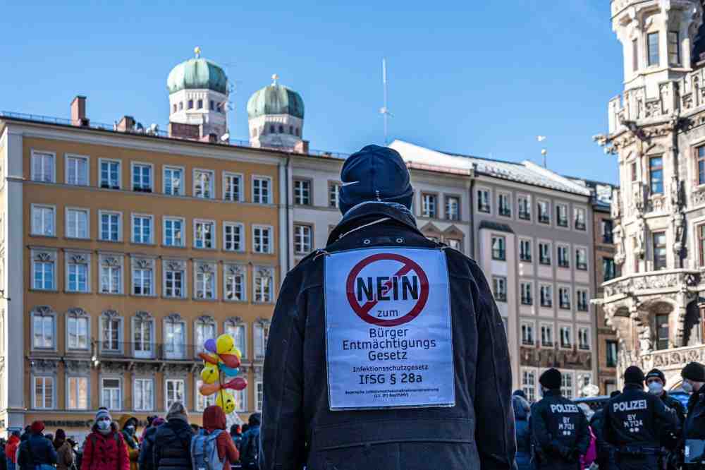 Querulanten in Bielefeld von Passant mit der Realität konfrontiert