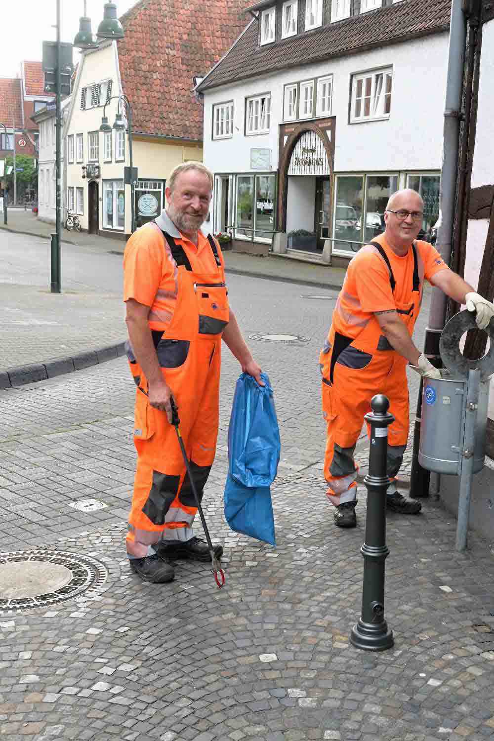 Städtische Mitarbeiter in Rheda-Wiedenbrück sorgen für eine saubere Stadt