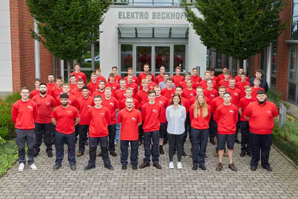 71 Auszubildende und zwei Studenten starteten in Ihr Berufsleben bei Elektro Beckhoff