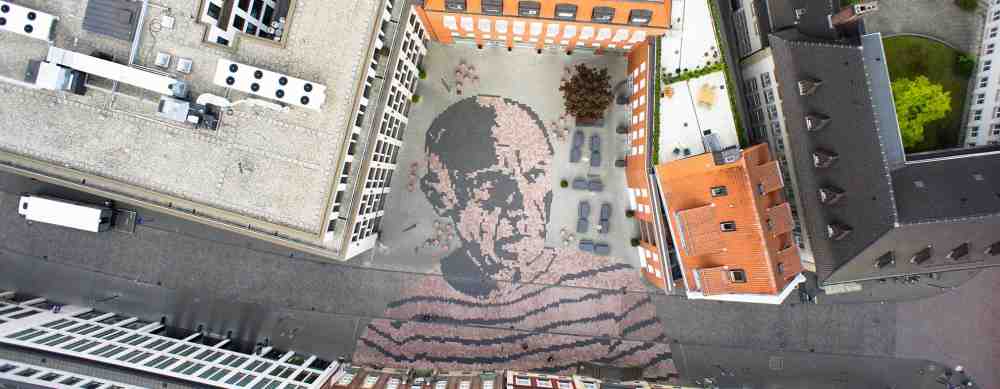 »Die Galerie der Straße – Plakatkunst von Picasso zu Pollock« und »Die montierte Stadt von Fernand Léger bis Sergei Eisenstein«
