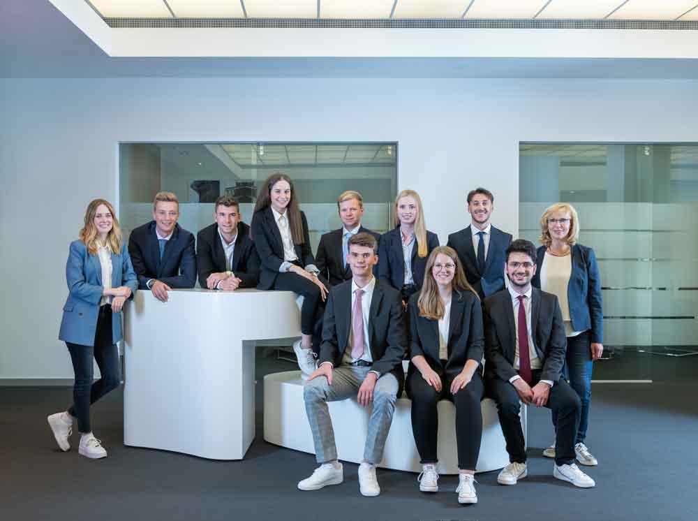 ​Neun junge Menschen starten ihre Ausbildung bei der Volksbank eG und bei der Volksbank Immobilien GmbH