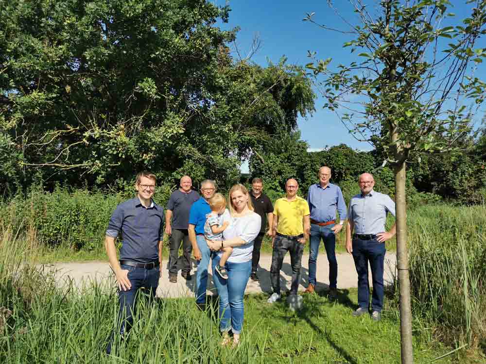 CDU pflanzt Apfelbaum im Gartenschaupark Rietberg