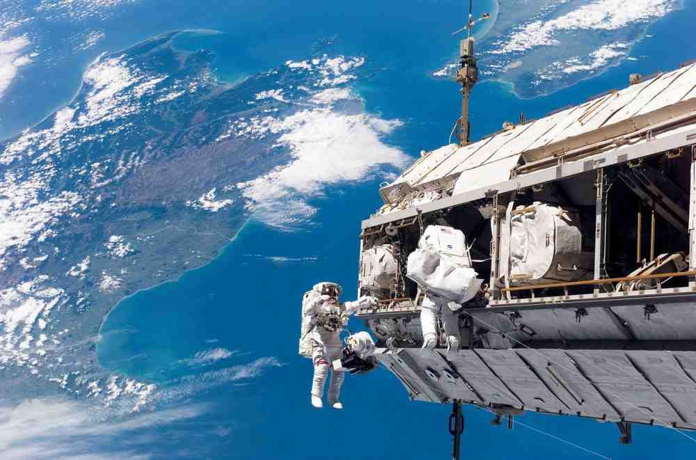 Loch in der ISS: Russland beschuldigt amerikanische Astronautin