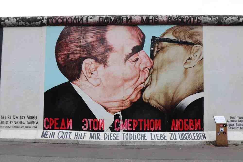 Wenn Honecker den (kalten) Krieg gewonnen hätte – eine giordanoeske Dystopie übers Internet und Smartphones