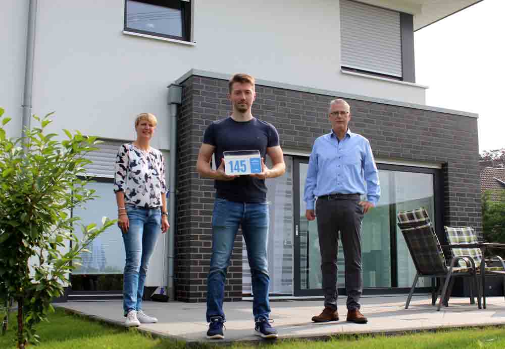 26 Wohnhäuser in Gütersloh mit »Blauer Hausnummer« ausgezeichnet – Wettbewerb für besonders energieeffiziente Wohngebäude