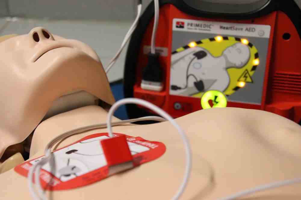 Asklepios-Klinik Seligenstadt informiert Laien per Live-Stream über Anwendung von Defibrillatoren
