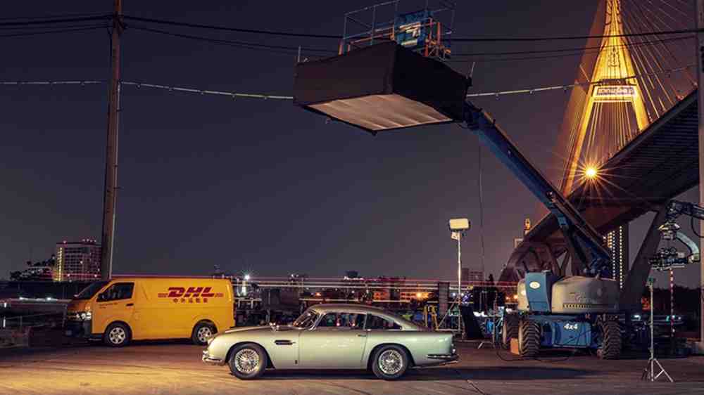 DHL feiert Veröffentlichung des neuen James-Bond-Films »Keine Zeit zu Sterben« mit internationaler Markenkampagne