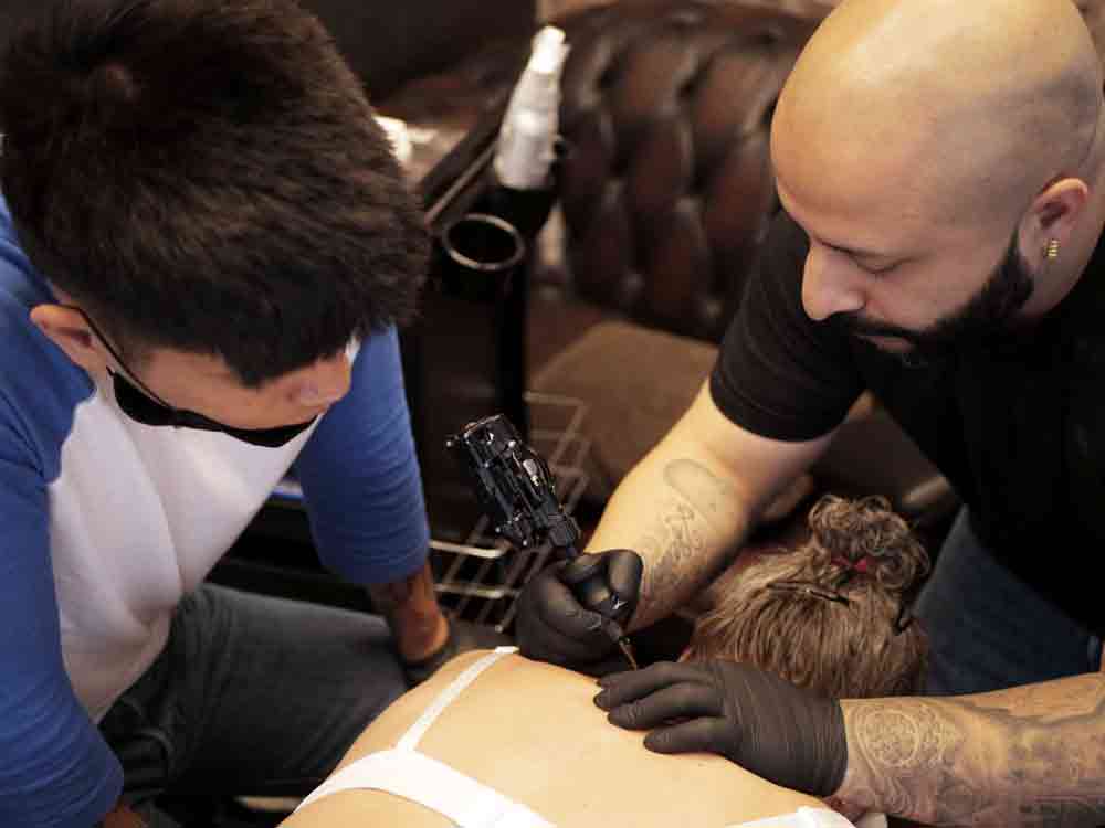 Kann ich Tätowiererin oder Tätowierer werden? Zehn Tipps, wie man den Beruf »Tattoo-Artist« angeht