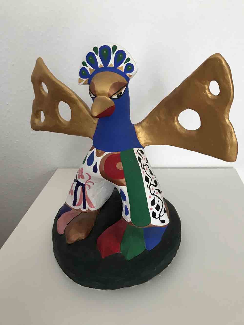 Kunst aus Gütersloh: ein Vogel im Stil der »Nanas« von Niki de Saint Phalle