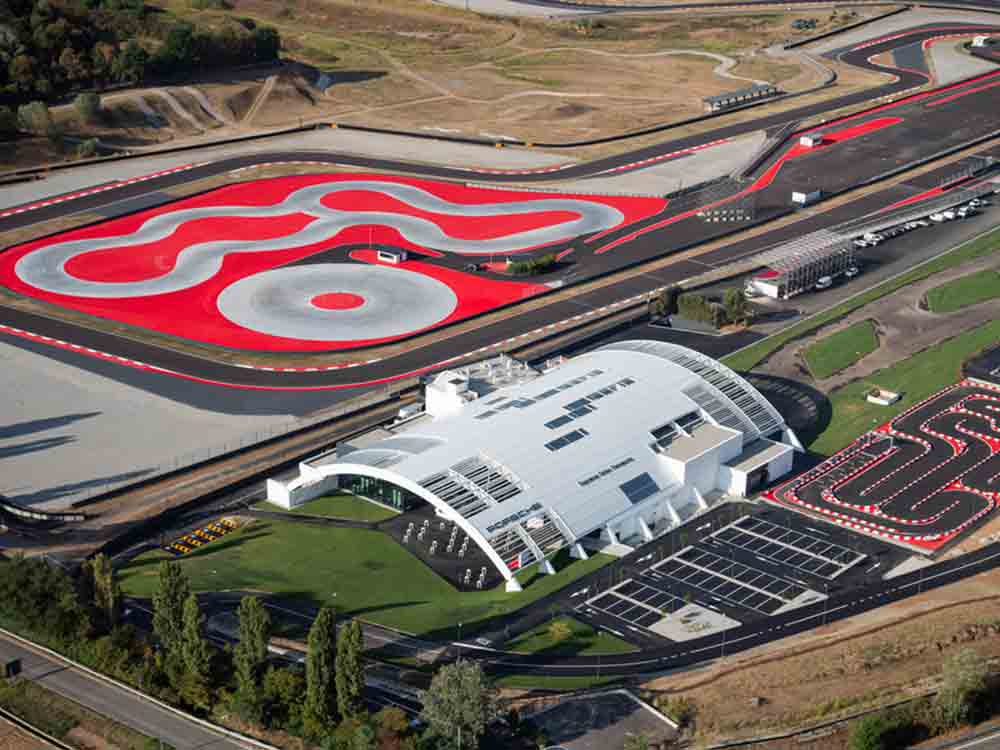 Weltweit achtes Porsche-Experience-Center öffnet in Italien
