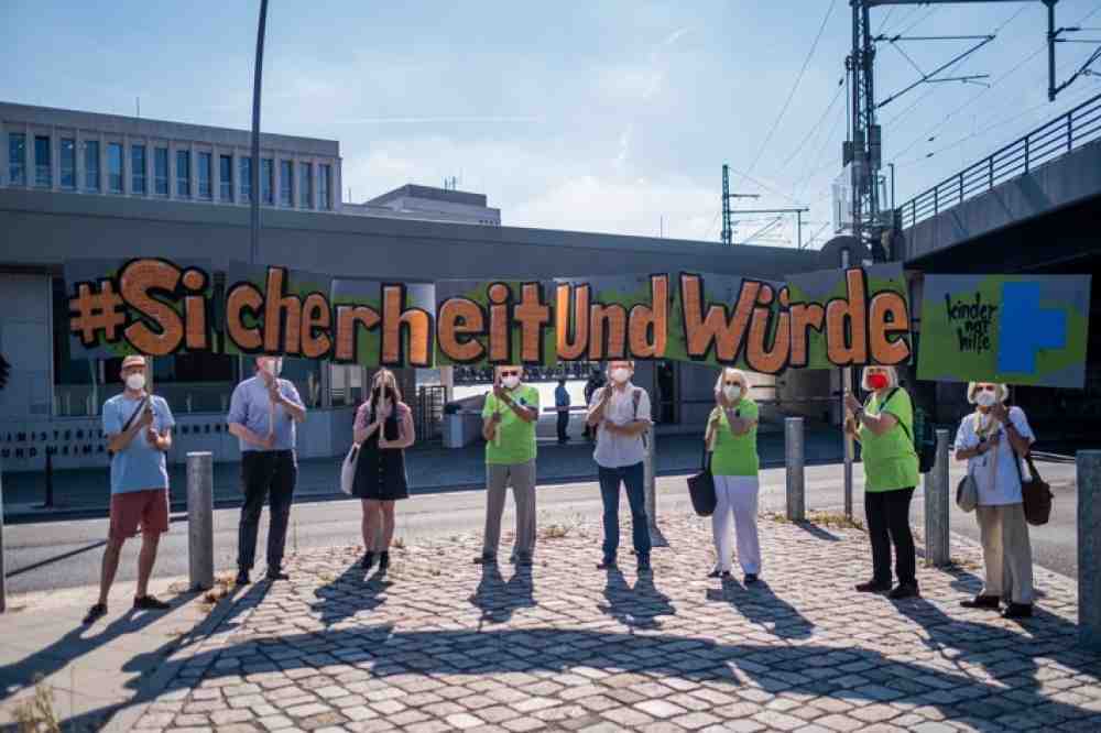 Kindernothilfe: Menschenkette durch Europa für sichere Fluchtwege