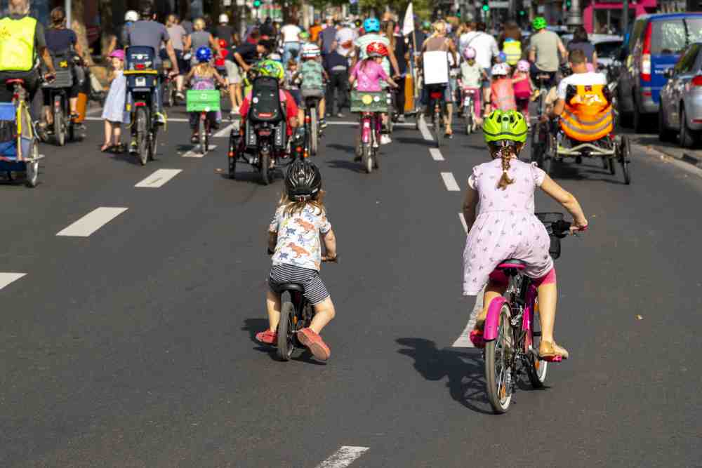 »Kidical Mass« fordert von der neuen Bundesregierung: «Lasst Kinder selbständig und sicher Fahrrad fahren!«