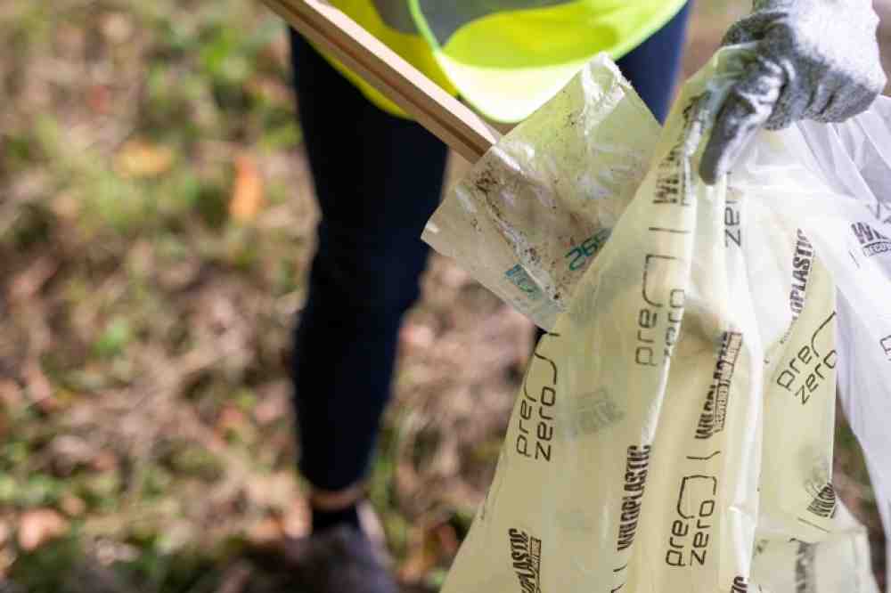 »REset Plastic«-Aufräumaktion – Mitarbeiter der Schwarz-Gruppe engagieren sich für Umweltschutz