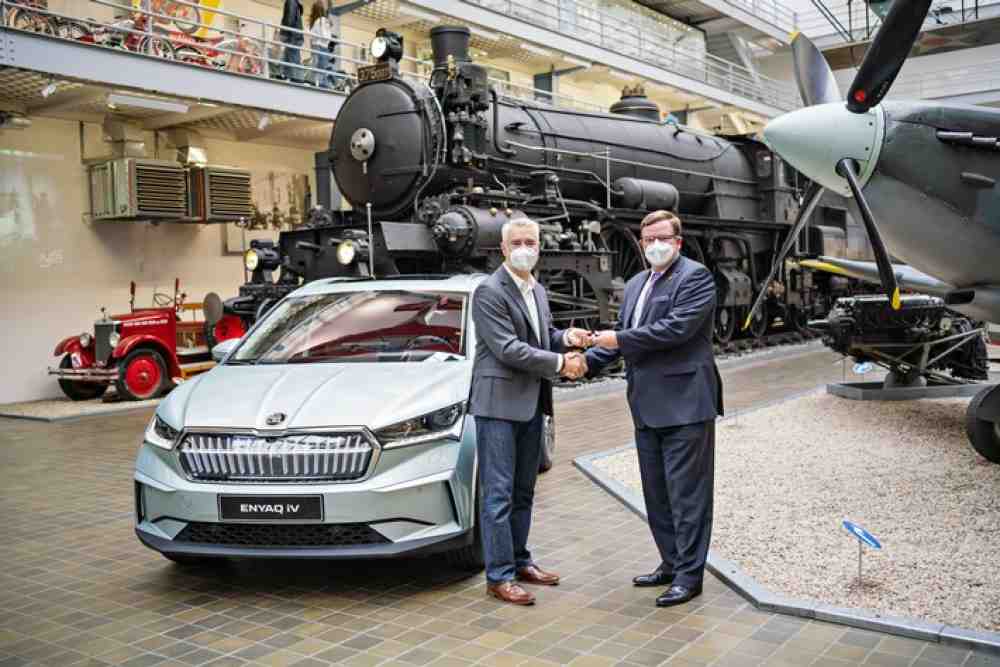 Erster in Tschechien hergestellter Škoda Enyaq iV an das Technische Nationalmuseum übergeben