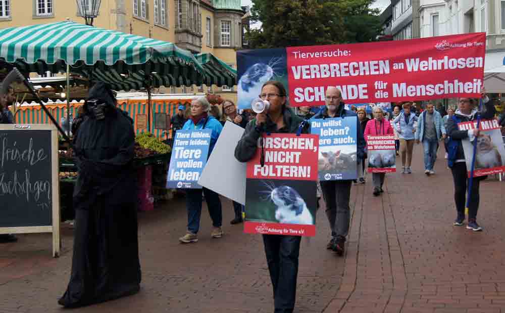 Kreis Gütersloh: Protest gegen Tierversuche zum »Welttierschutztag«