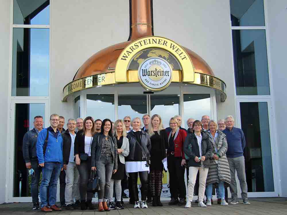 Ein Dankeschön für unermüdlichen Einsatz: Warsteiner Brauerei lädt Team des Impfzentrums ein