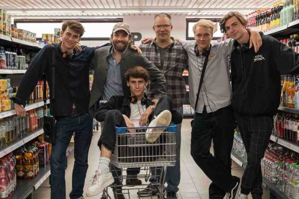 Christian Ulmen und Carsten Kelber produzieren Mockumentary-Serie »Die Discounter« für »Amazon Prime Video«
