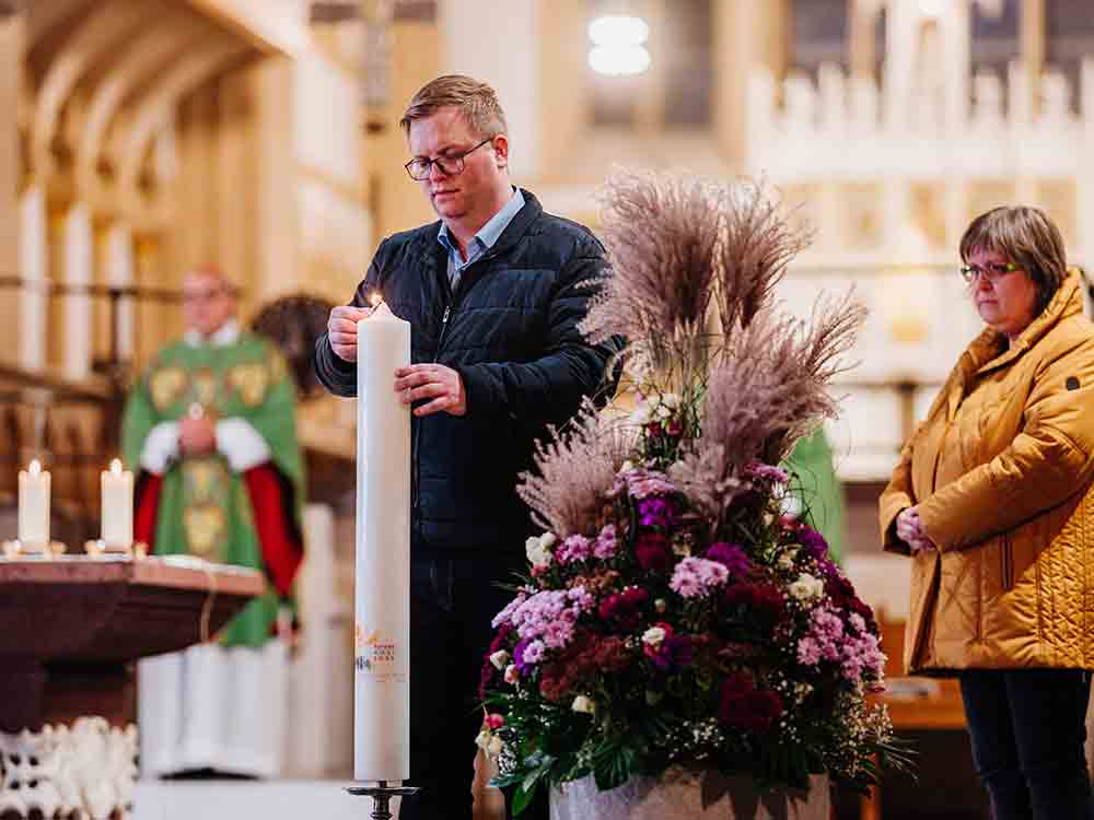 Erzbistum Paderborn eröffnet weltweiten synodalen Prozess im Paderborner Dom