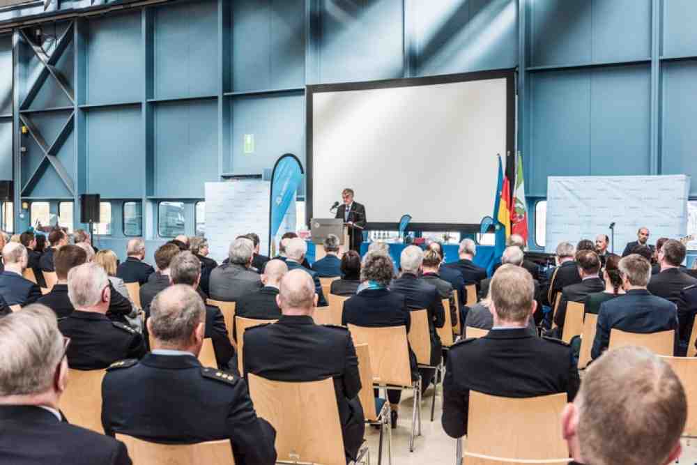 BPOL NRW: Leitungswechsel bei der Bundespolizei NRW, Andreas Jung in den Ruhestand verabschiedet, neue Präsidentin wird Barbara Heuser