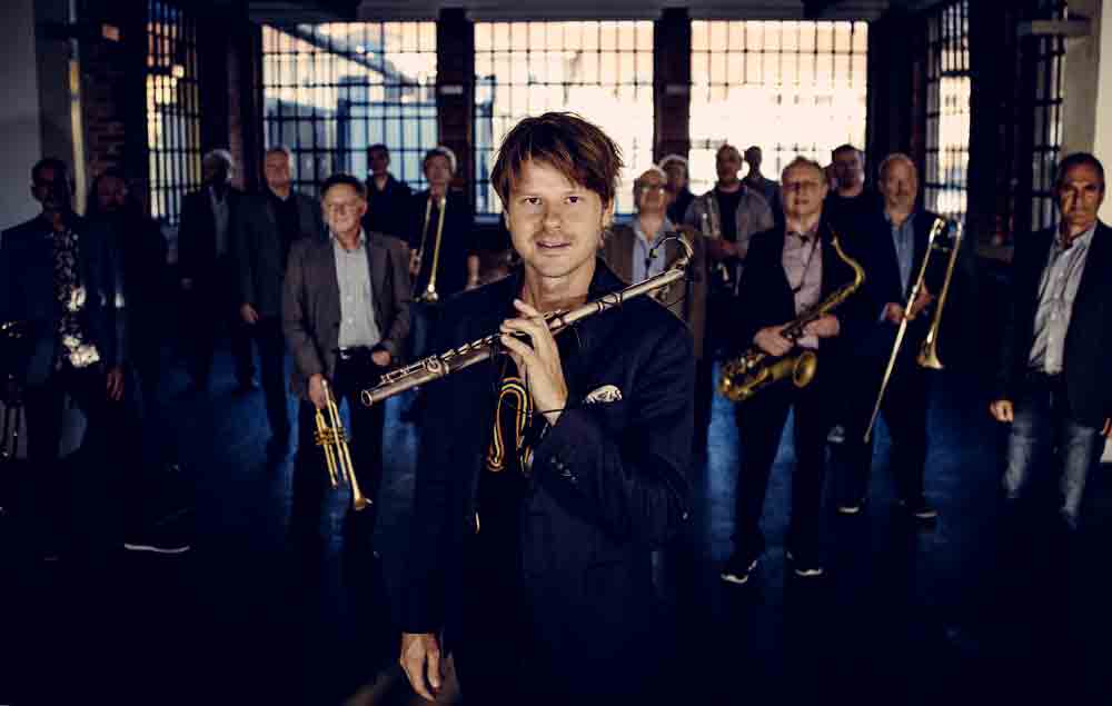 »Charlie Parker Feature« – SWR-Big-Band mit »Artist in Residence« Magnus Lindgren am 15. November 2021 in der Rudolf-Oetker-Halle Bielefeld