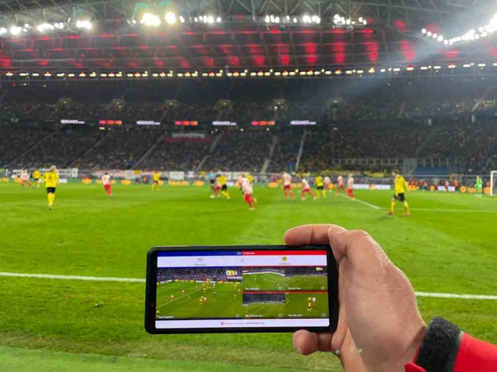 »Sky 5G Multiview App«: Vodafone und Sky bringen Live-Features auf die Smartphones der Stadionbesucher