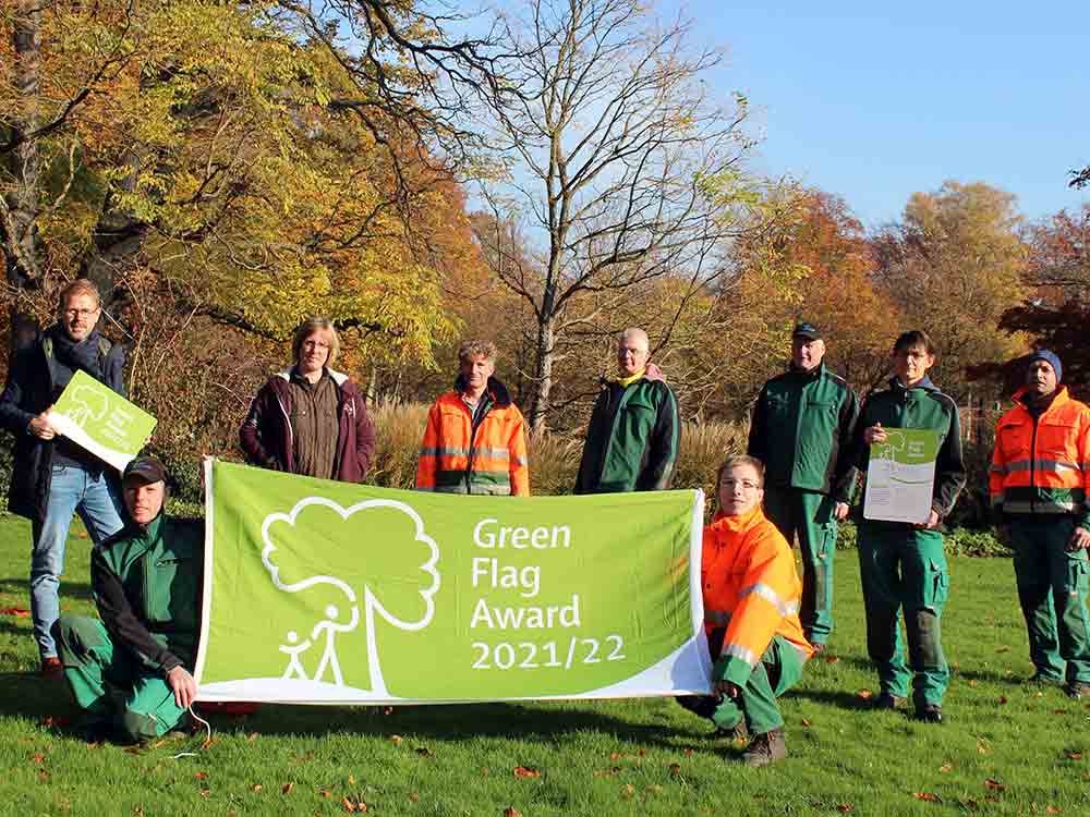 »Green Flag Award« für Güterslohs »Grüne Lunge«, Stadtpark und Botanischer Garten erneut mit grüner Flagge ausgezeichnet