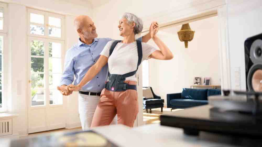 Alltagstauglich und komfortabel bei Osteoporose: aktive Therapie mit der neuen Spinomed Rückenorthese