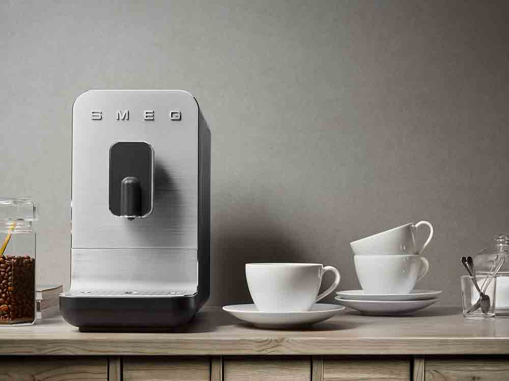 A star is born: Die neuen Kaffeevollautomaten von Smeg setzen Design-Maßstäbe