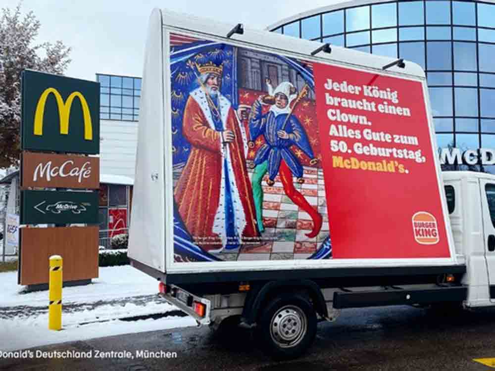 »Jeder König braucht einen Clown«, Burger King schickt McDonald's Deutschland zum 50. Geburtstag humorvolle Glückwünsche
