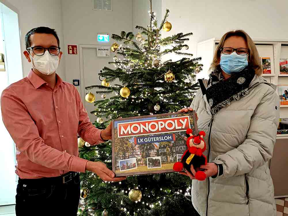 Rietberg: 7-500. Gartenschaupark-Dauerkarte verkauft, Familie Bartsch freut sich über neues Kreis-Monopoly-Spiel