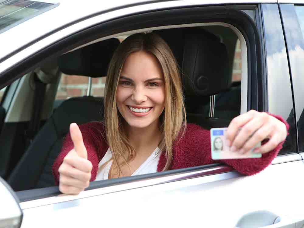 Für Führerscheinneulinge: Wie läuft eigentlich eine Fahrzeugzulassung ab?
