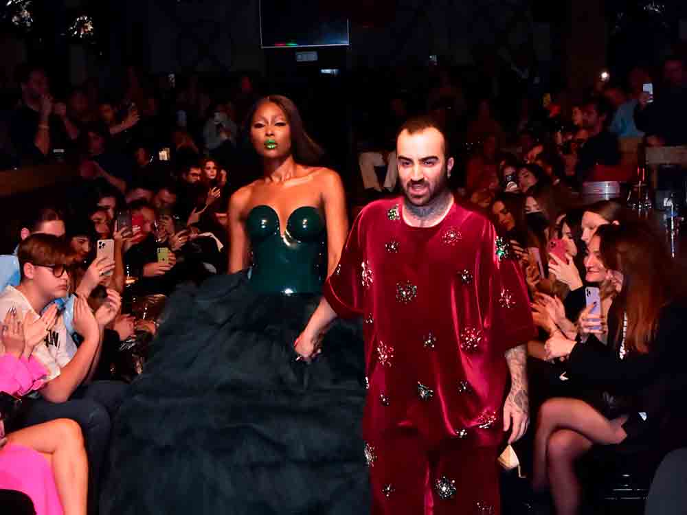 Hommage an die Schönheit der Frauen, Düsseldorfer Designer begeistert die Modeszene in Istanbul