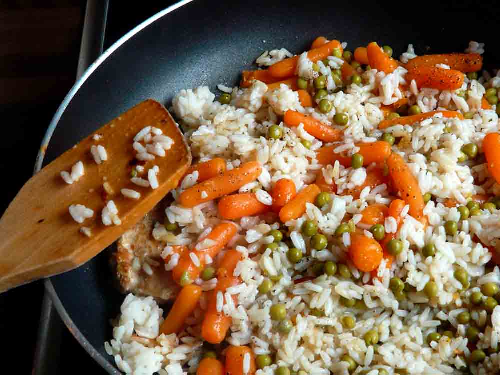 Rezepte für Gütersloh: Reispfanne mit Hühnchen und Gemüse vom Gütersloher Koch