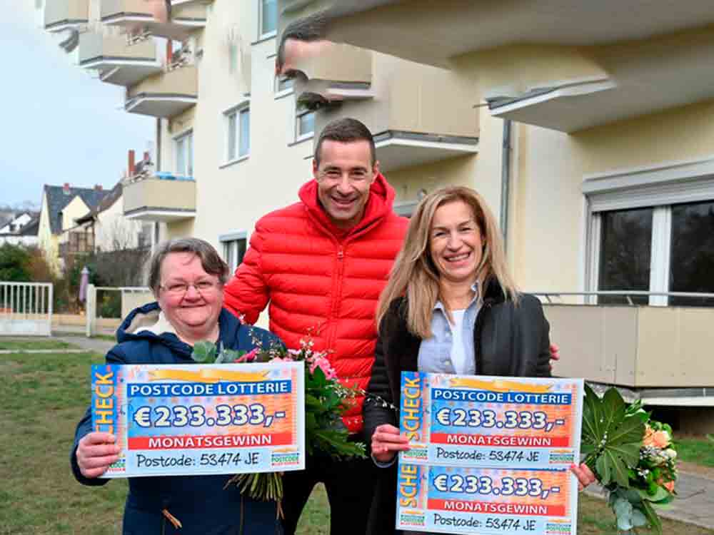 Kai Pflaume in Bad Neuenahr-Ahrweiler: Postcode Lotterie verteilt 1,4 Millionen Euro in Flutgebiet