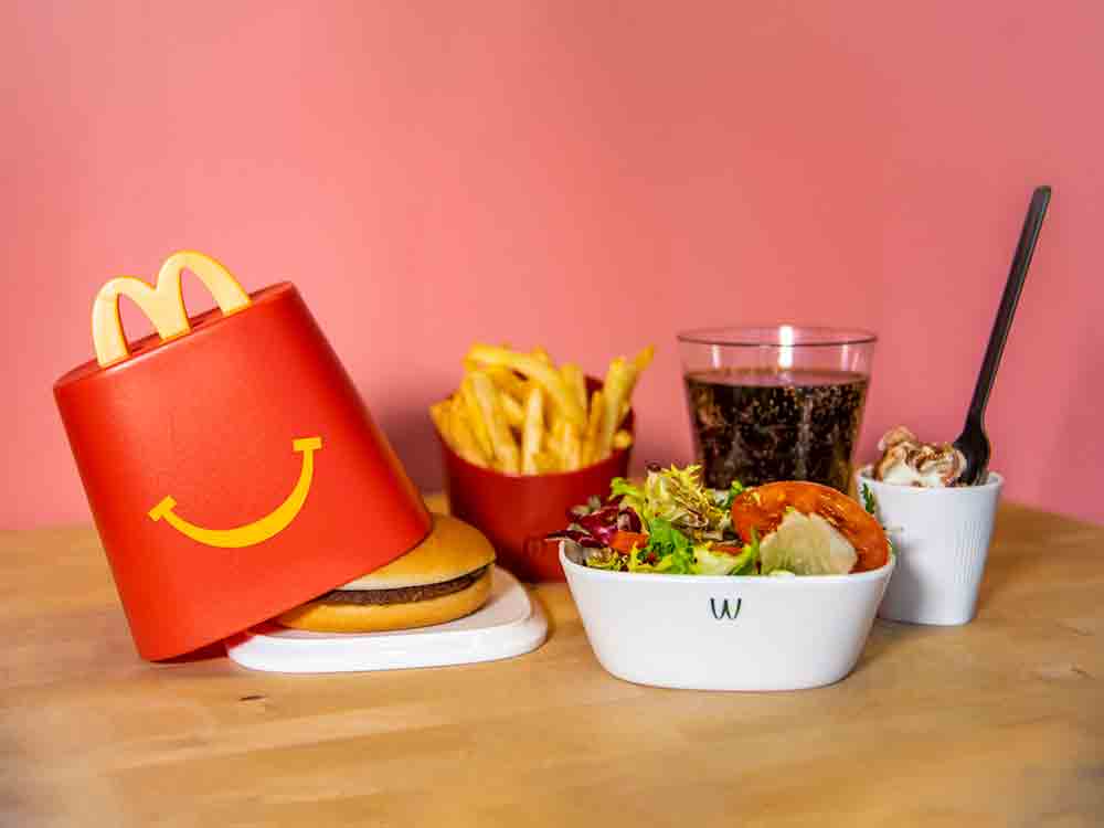 Deutsche Umwelthilfe unterstützt Tübinger Mehrweg Kurs und zeigt, wie McDonald’s in Deutschland mit Einweg Müllbergen den Klimaschutz hintertreibt