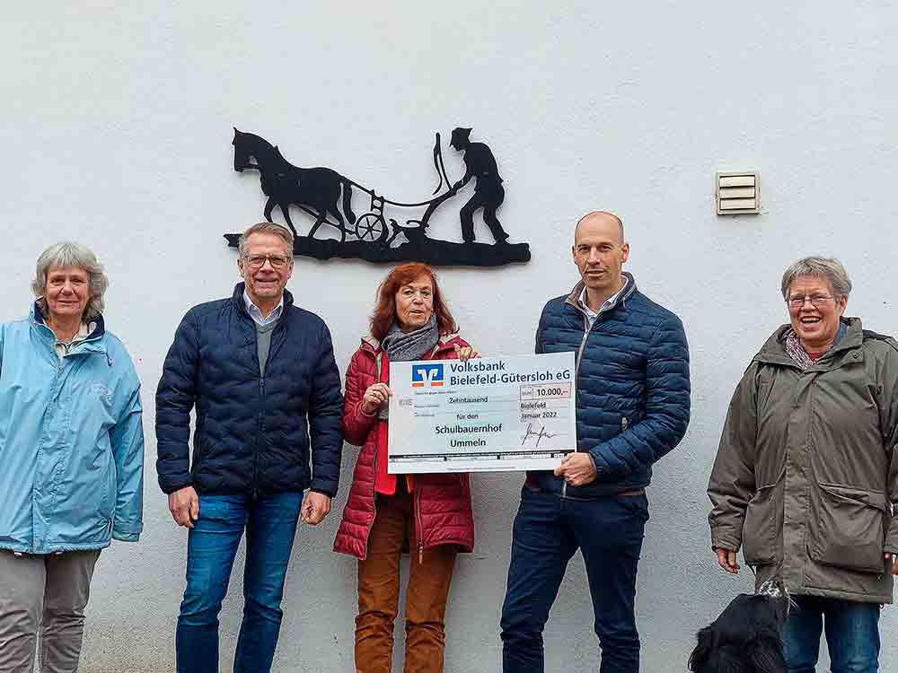 Bielefeld, Gütersloh: erfolgreiche Weihnachtsaktion der Volksbank, 10.000 Euro für den Schulbauernhof Ummeln